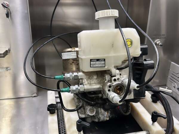 Low Accumulator Pressure and Pump Motor Relay Solution for a Mitsubishi Pajero